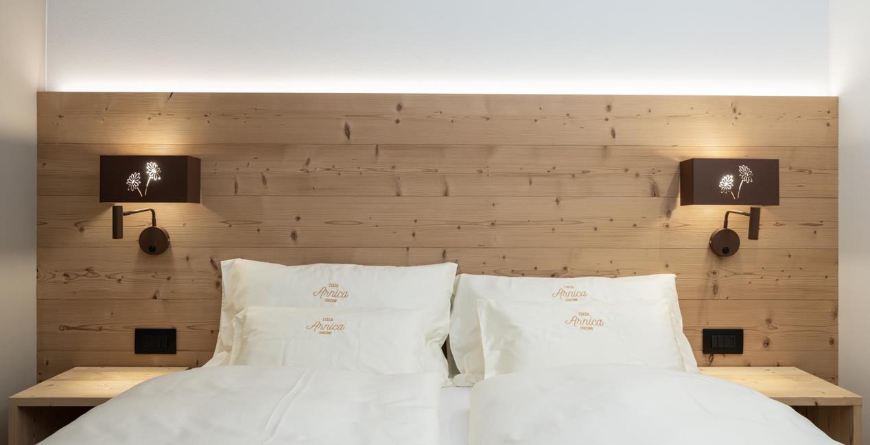 Schlafzimmer mit Doppelbett - Ciasa Arnica