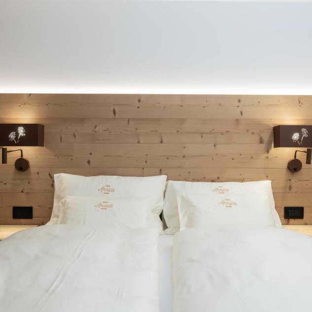 Schlafzimmer mit Doppelbett - Ciasa Arnica