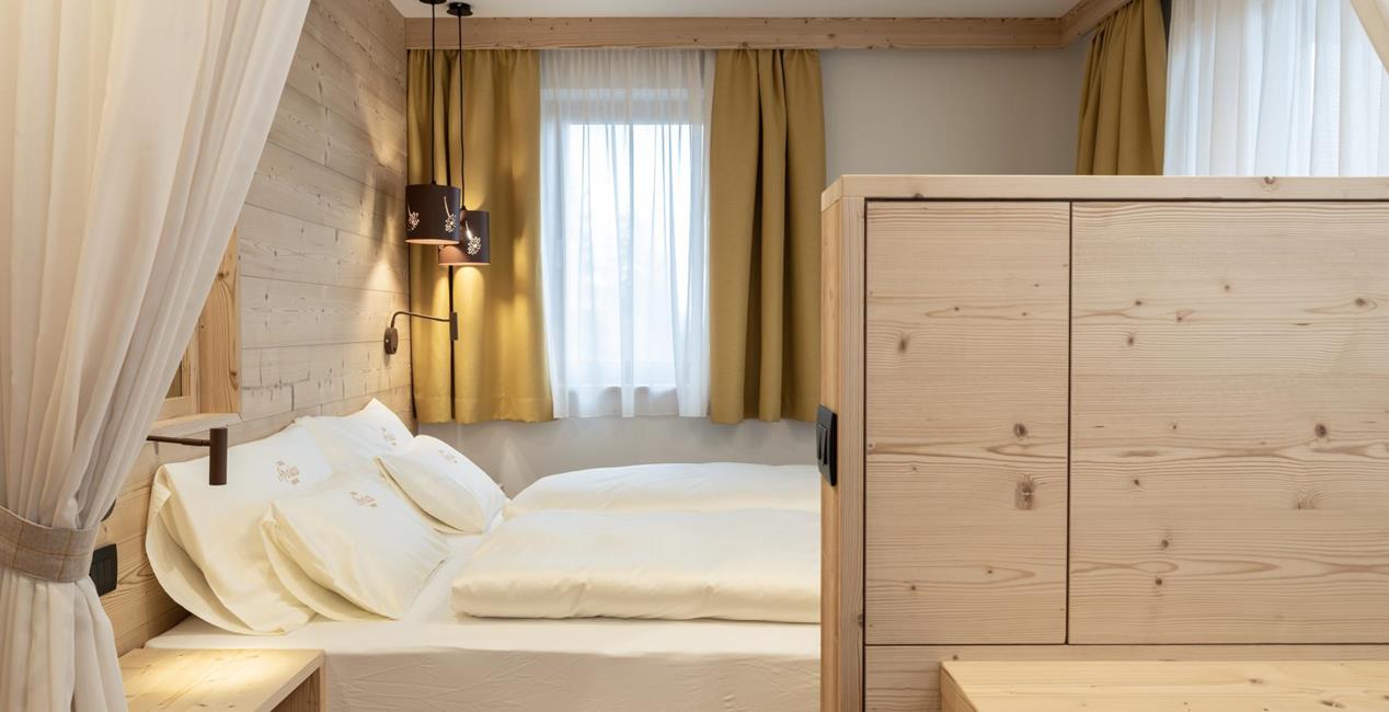Schlafbereich mit Doppelbett - Ciasa Arnica